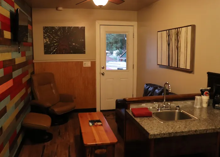Lone Fir Resort