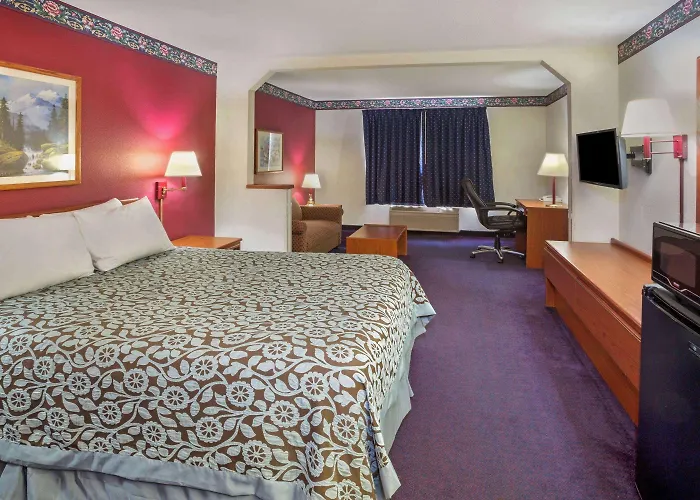 Days Inn & Suites By Wyndham Gresham